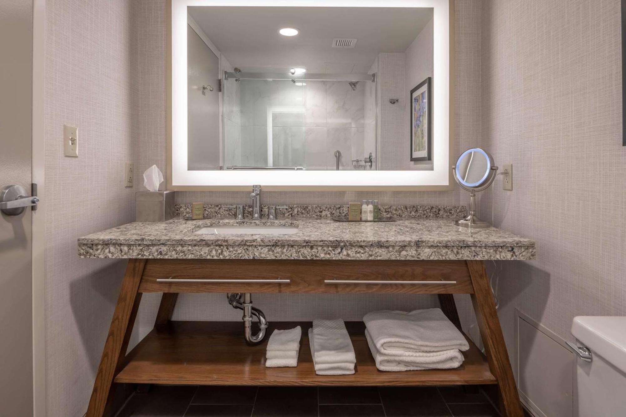 Doubletree By Hilton Dallas-Farmers Branch Exteriér fotografie