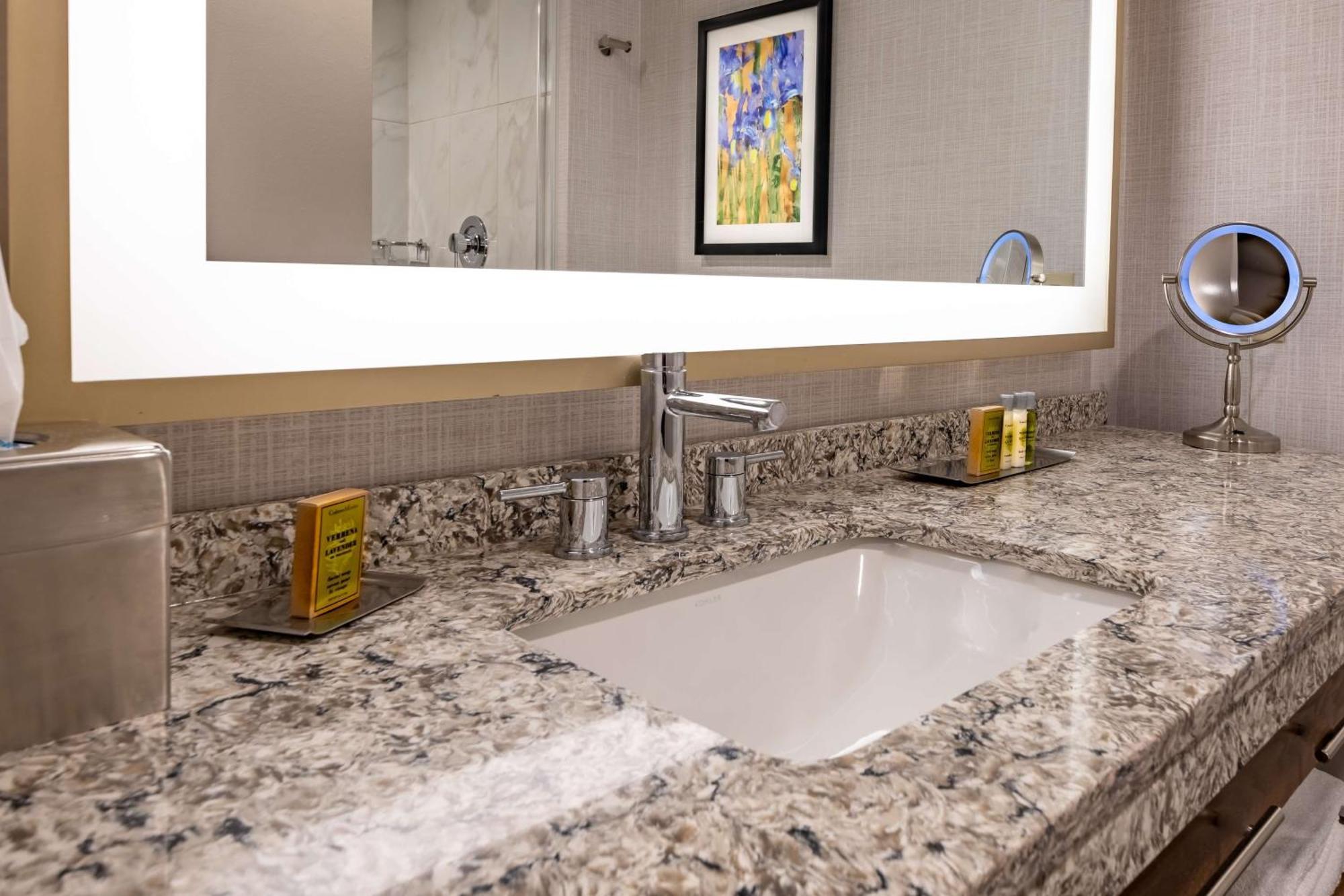 Doubletree By Hilton Dallas-Farmers Branch Exteriér fotografie